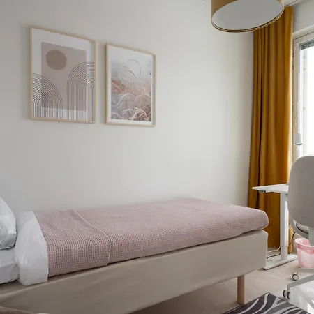 5-star Gem I - Free Parking, To Helsinki And Airport 16 Min, To Train Station 3-5 Min Walk, Air Conditioner, Sauna And Much More Apartment Vantaa