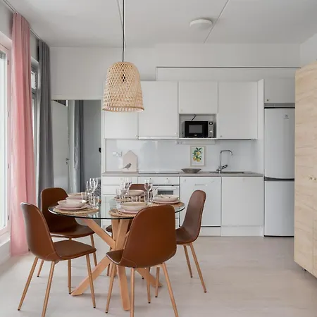 5-star Gem I - Free Parking, To Helsinki And Airport 16 Min, To Train Station 3-5 Min Walk, Air Conditioner, Sauna And Much More *