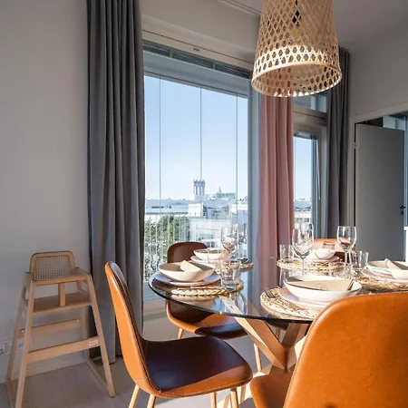 Apartment 5-star Gem I - Free Parking, To Helsinki And Airport 16 Min, To Train Station 3-5 Min Walk, Air Conditioner, Sauna And Much More *