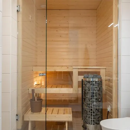 5-star Gem I - Free Parking, To Helsinki And Airport 16 Min, To Train Station 3-5 Min Walk, Air Conditioner, Sauna And Much More *